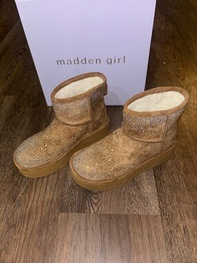 Madden Girl Tan Rhinestone Platform Shearling Booties size 8